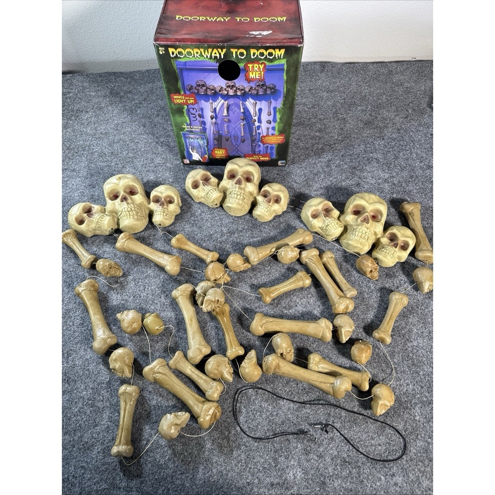 Gemmy Doorway to Doom Animated Skeleton Bones Sound Rattle Prop 2004